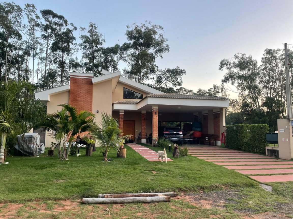 Casa à venda com 3 quartos, 4 banheiros, 2 vagas e 201m² no Santa Barbara Resort Residence, Águas de Santa Bárbara — foto principal